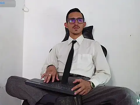 HomeAloneK online show from December 2025 07:40:02 PM