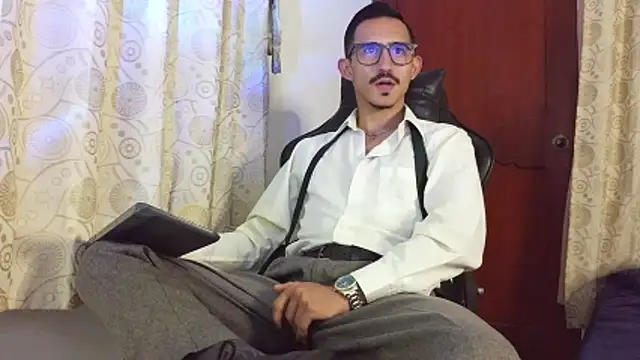 Snapshot of HomeAloneK chatting on April 2026 07:47:02 PM HomeAloneK online show from April 2026 07:47:02 PM