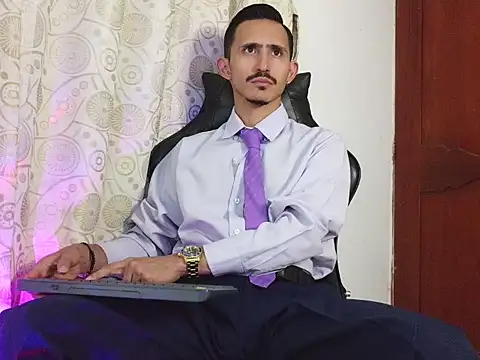 Snapshot of HomeAloneK chatting on April 2026 07:31:02 PM HomeAloneK online show from April 2026 07:31:02 PM