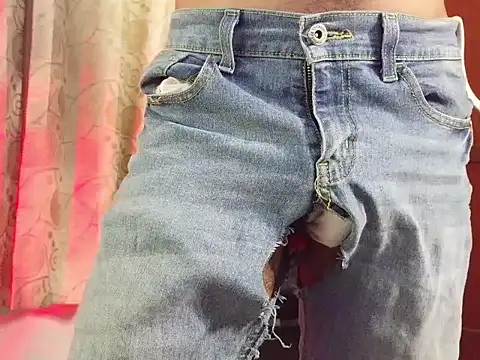 Snapshot of HomeAloneK chatting on April 2026 07:43:01 PM HomeAloneK online show from April 2026 07:43:01 PM