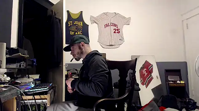 Snapshot of sledge901 chatting on January 2025 03:23:02 AM sledge901 online show from January 2025 03:23:02 AM