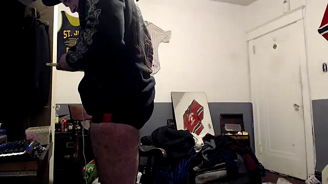 Snapshot of sledge901 chatting on January 2025 10:02:01 PM sledge901 online show from January 2025 10:02:01 PM