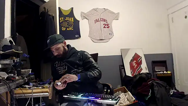 Snapshot of sledge901 chatting on February 2025 02:17:01 AM sledge901 online show from February 2025 02:17:01 AM