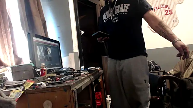 Snapshot of sledge901 chatting on November 2025 09:25:02 PM sledge901 online show from November 2025 09:25:02 PM