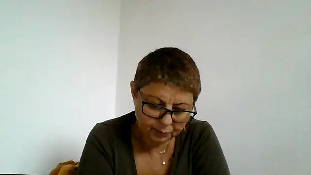 roseblak42 online show from October 2025 01:52:01 PM