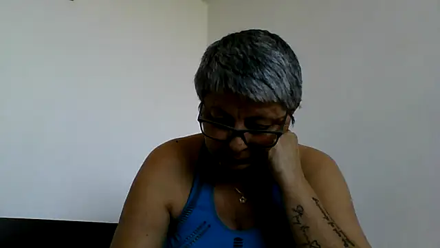 Snapshot of roseblak42 chatting on May 2026 12:35:01 PM roseblak42 online show from May 2026 12:35:01 PM
