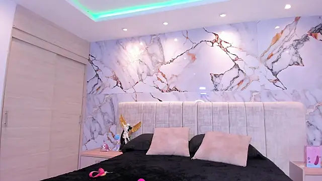 kiana cream online show from November 2025 06:19:02 PM