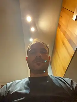 Adventurehotman online show from April 2026 10:25:02 PM