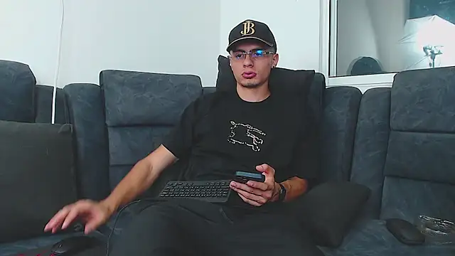 Stiven CL online show from February 2025 03:20:01 AM