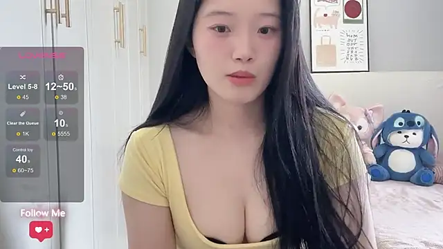 Snapshot of rose-u chatting on April 2026 01:19:02 AM rose-u online show from April 2026 01:19:02 AM