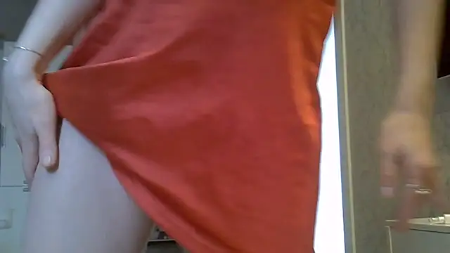 Snapshot of ZarinaSwift chatting on May 2026 06:43:02 AM ZarinaSwift online show from May 2026 06:43:02 AM