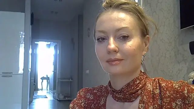 Snapshot of ZarinaSwift chatting on May 2026 06:32:01 AM ZarinaSwift online show from May 2026 06:32:01 AM