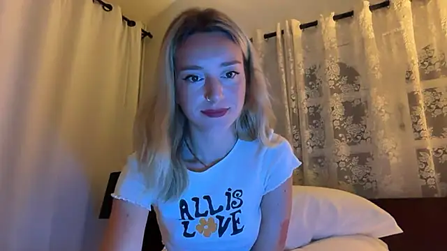 SirenaBelle online show from December 2025 10:17:02 PM