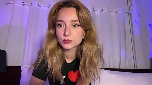 Snapshot of SirenaBelle chatting on May 2026 09:23:02 PM SirenaBelle online show from May 2026 09:23:02 PM
