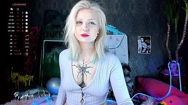 Snapshot of little_grinch666 chatting on February 2025 08:55:02 PM little grinch666 online show from February 2025 08:55:02 PM