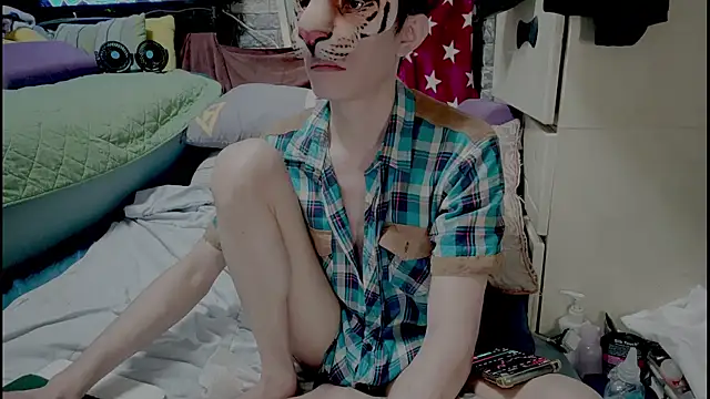 JJjing online show from November 2025 12:42:02 AM