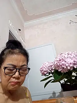 Snapshot of Hotestlove chatting on April 2026 09:50:01 PM Hotestlove online show from April 2026 09:50:01 PM