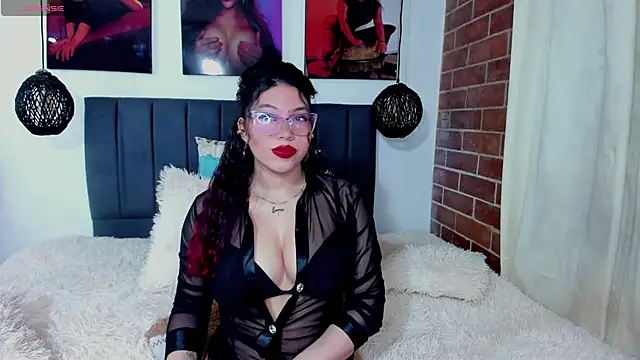 Snapshot of kyliejenner_hot chatting on May 2026 03:00:01 AM kyliejenner hot online show from May 2026 03:00:01 AM