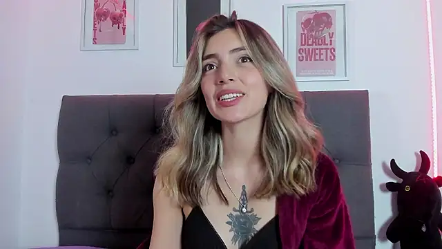 Snapshot of IsadoraGalle_ chatting on February 2026 05:00:02 AM IsadoraGalle online show from February 2026 05:00:02 AM