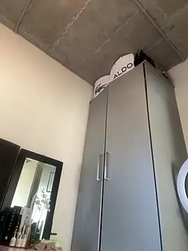 slimcateee online show from April 2026 06:19:01 AM