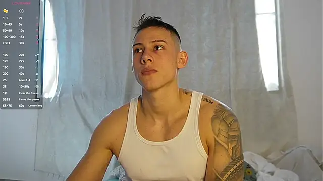 Snapshot of Muscle_King_Cum chatting on November 2025 03:33:02 PM Muscle King Cum online show from November 2025 03:33:02 PM