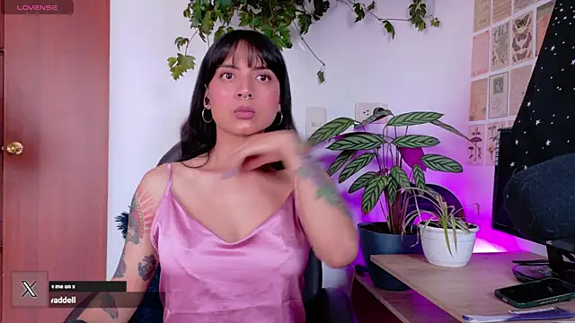 Yeriawaddell  online show from December 2025 02:46:01 PM