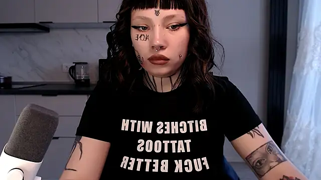 tradishka online show from February 2025 12:36:01 PM