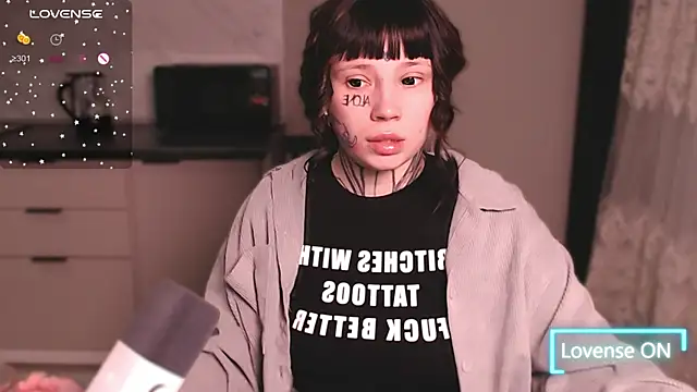 tradishka online show from March 2025 10:28:01 PM