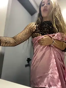 Snapshot of Emilia_Bakerr chatting on December 2024 09:24:01 PM Emilia Bakerr online show from December 2024 09:24:01 PM