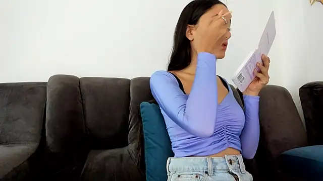  Caroliinee  online show from March 2025 04:28:02 PM