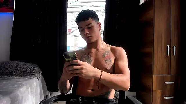 Dominic Biker   online show from December 2024 08:18:02 PM