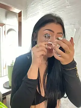 lucianaroy online show from February 2025 10:20:02 PM