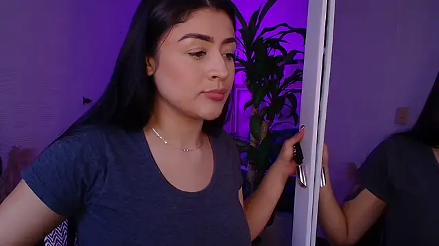 lucianaroy online show from October 2025 08:17:01 PM