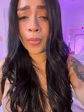 lucianaroy online show from December 2025 08:17:01 PM