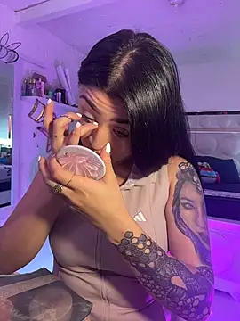 lucianaroy online show from February 2026 07:21:02 PM