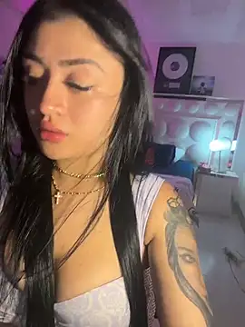 lucianaroy online show from May 2026 11:31:02 PM