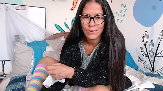 lupita84 online show from December 2025 05:18:02 PM