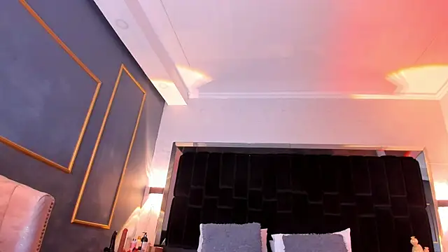 NikkySmiith online show from February 2025 01:44:02 PM