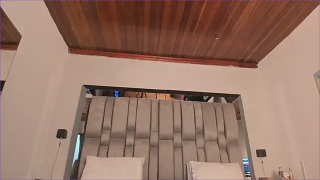 NikkySmiith online show from September 2025 11:32:01 AM