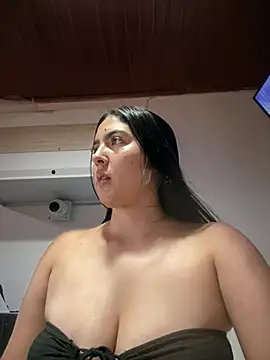 Snapshot of MarianaBenz chatting on February 2026 12:14:02 AM MarianaBenz online show from February 2026 12:14:02 AM