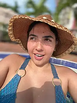 Snapshot of MarianaBenz chatting on February 2026 08:45:01 PM MarianaBenz online show from February 2026 08:45:01 PM