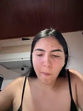 Snapshot of MarianaBenz chatting on February 2026 11:55:02 PM MarianaBenz online show from February 2026 11:55:02 PM