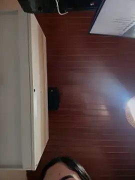 Snapshot of MarianaBenz chatting on April 2026 11:46:02 PM MarianaBenz online show from April 2026 11:46:02 PM