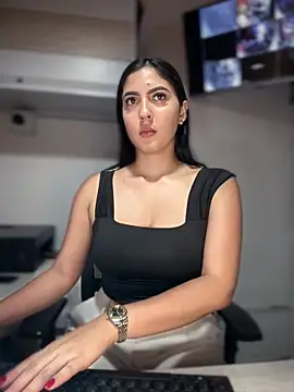 Snapshot of MarianaBenz chatting on April 2026 11:53:01 PM MarianaBenz online show from April 2026 11:53:01 PM