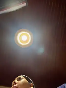 Snapshot of MarianaBenz chatting on April 2026 11:16:01 PM MarianaBenz online show from April 2026 11:16:01 PM