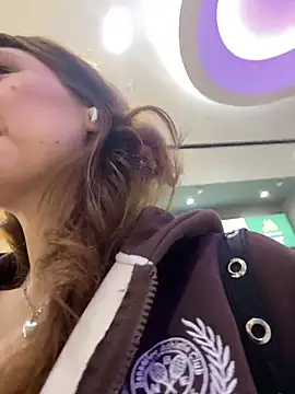 QuitieLia online show from March 2026 01:25:01 PM