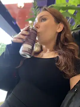 QuitieLia online show from April 2026 08:06:01 AM