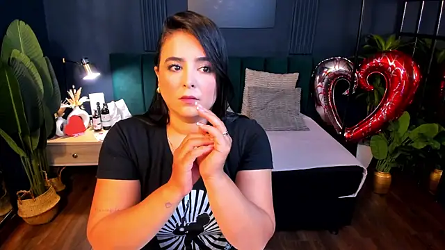 taylor bennet online show from February 2025 07:10:02 PM