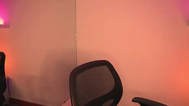 Gloomydoll online show from February 2026 08:01:01 PM