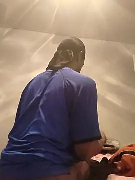 Snapshot of icyMike43 chatting on February 2026 03:00:02 AM icyMike43 online show from February 2026 03:00:02 AM